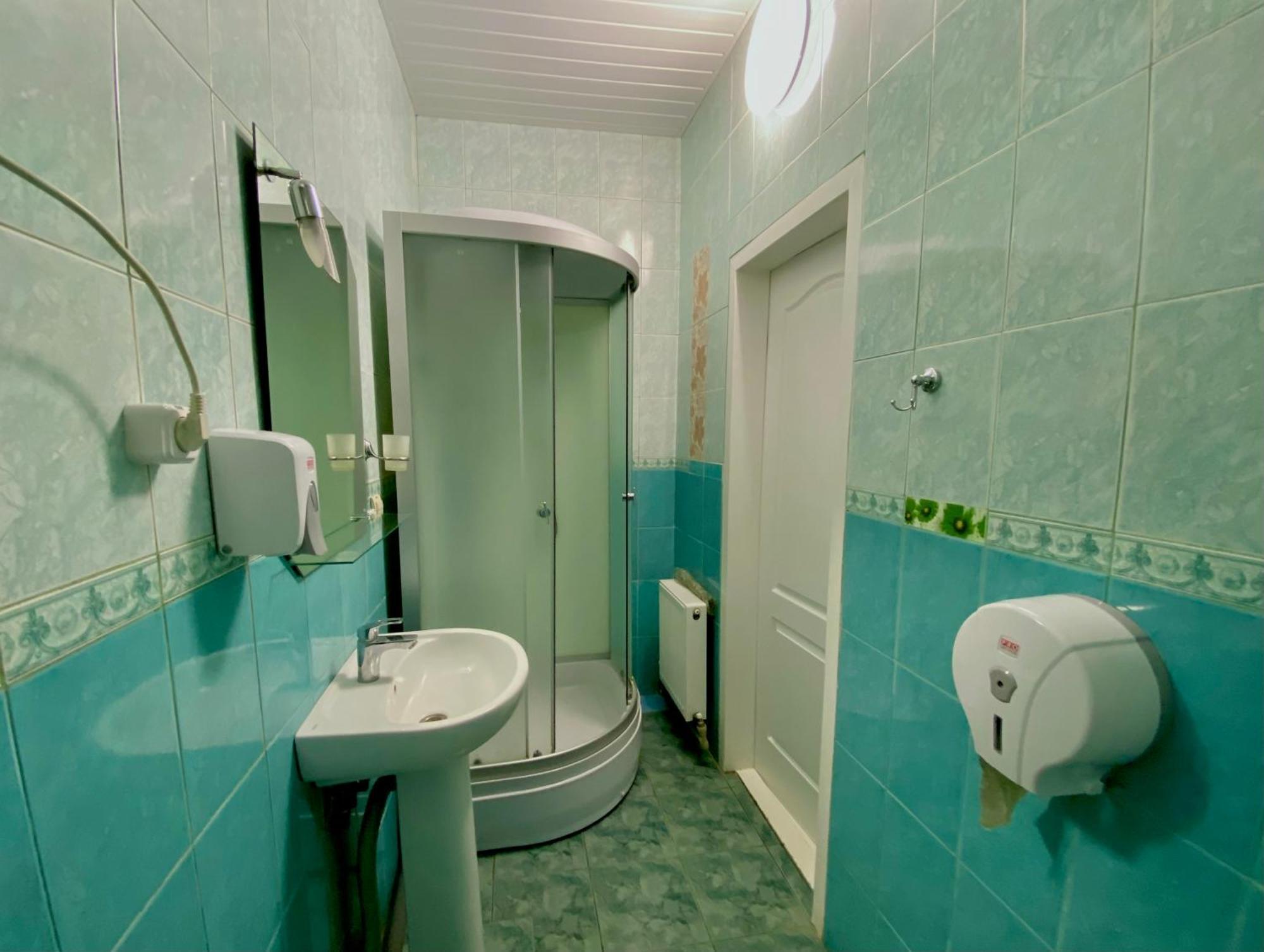 Орхідея Hotel Romny Ngoại thất bức ảnh