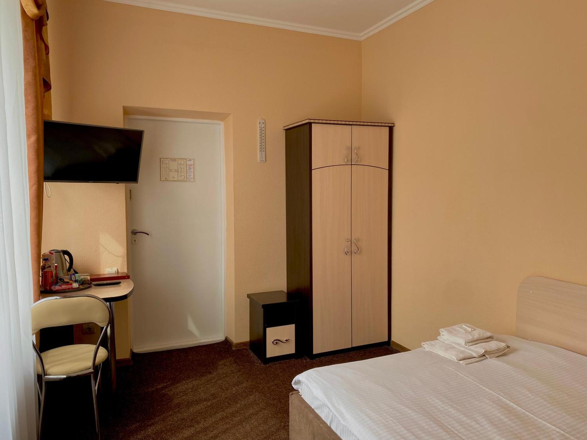 Орхідея Hotel Romny Ngoại thất bức ảnh
