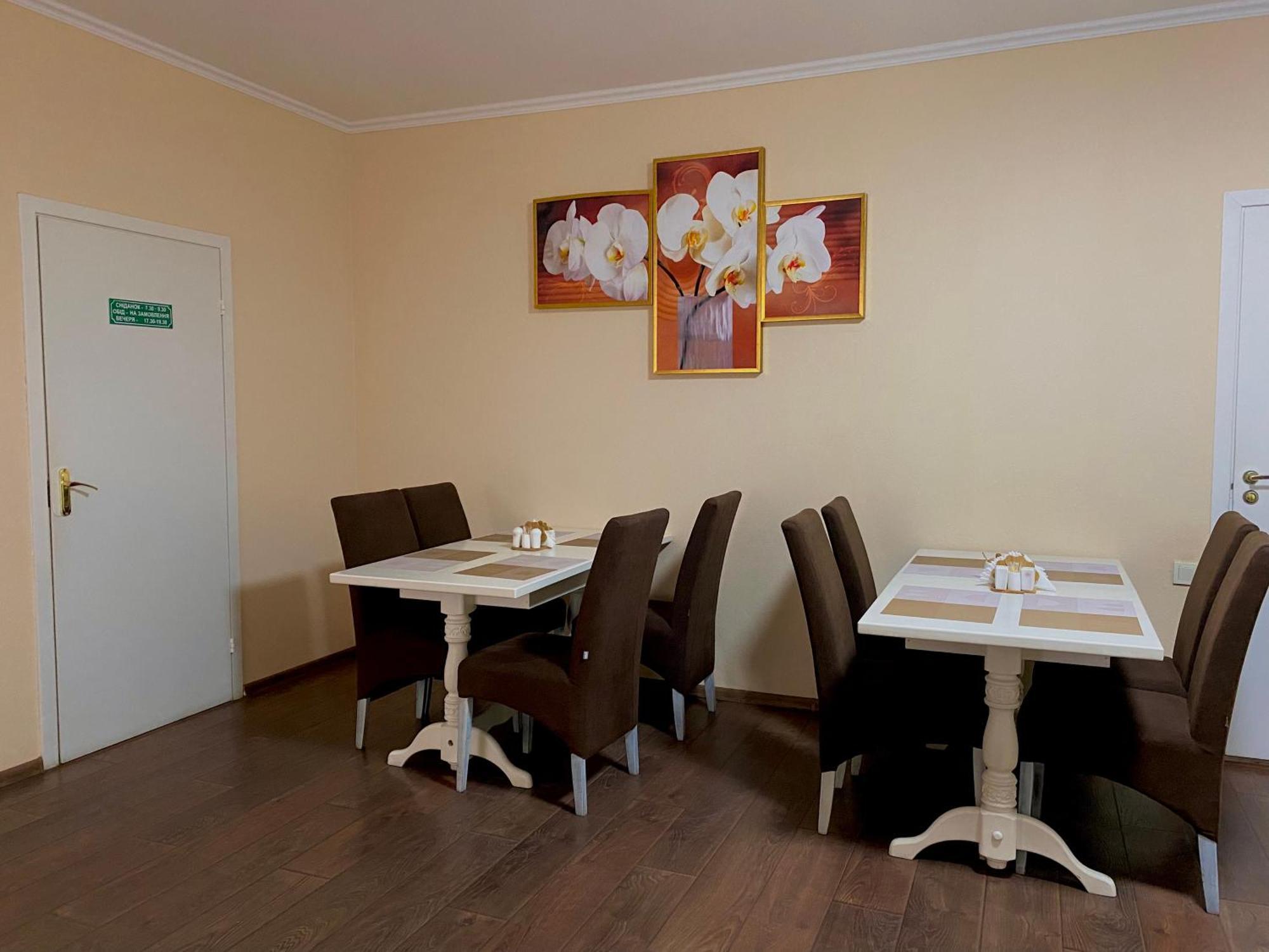 Орхідея Hotel Romny Ngoại thất bức ảnh