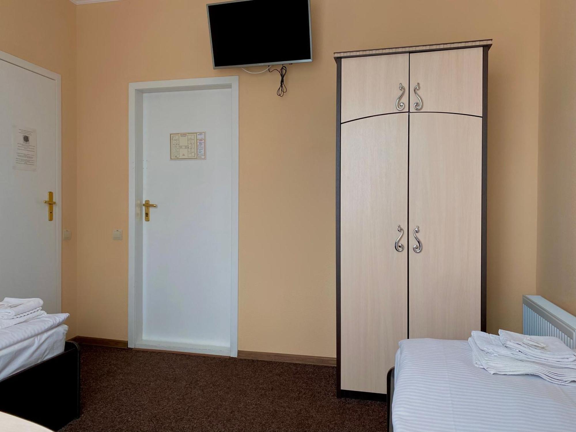 Орхідея Hotel Romny Ngoại thất bức ảnh