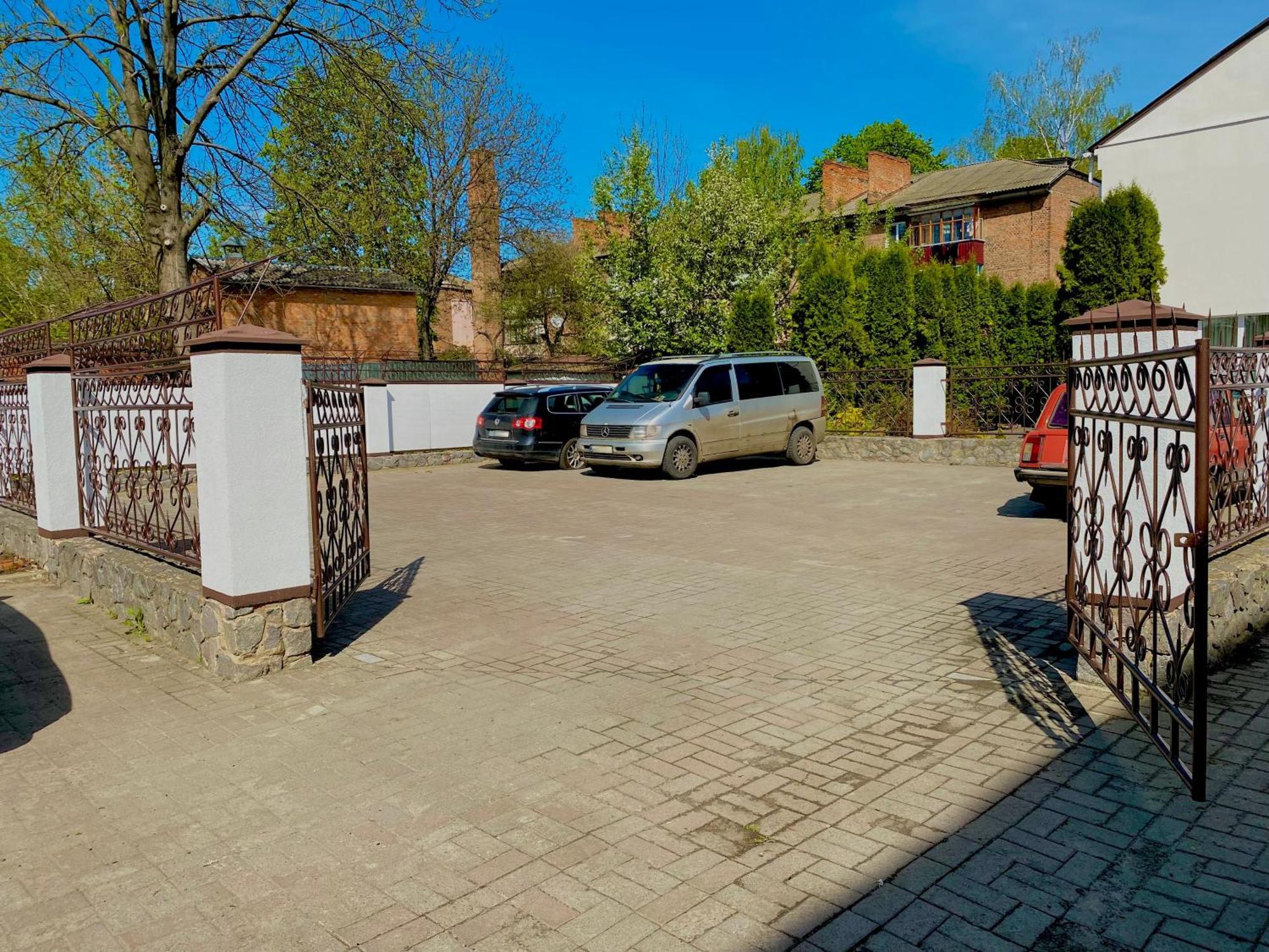 Орхідея Hotel Romny Ngoại thất bức ảnh