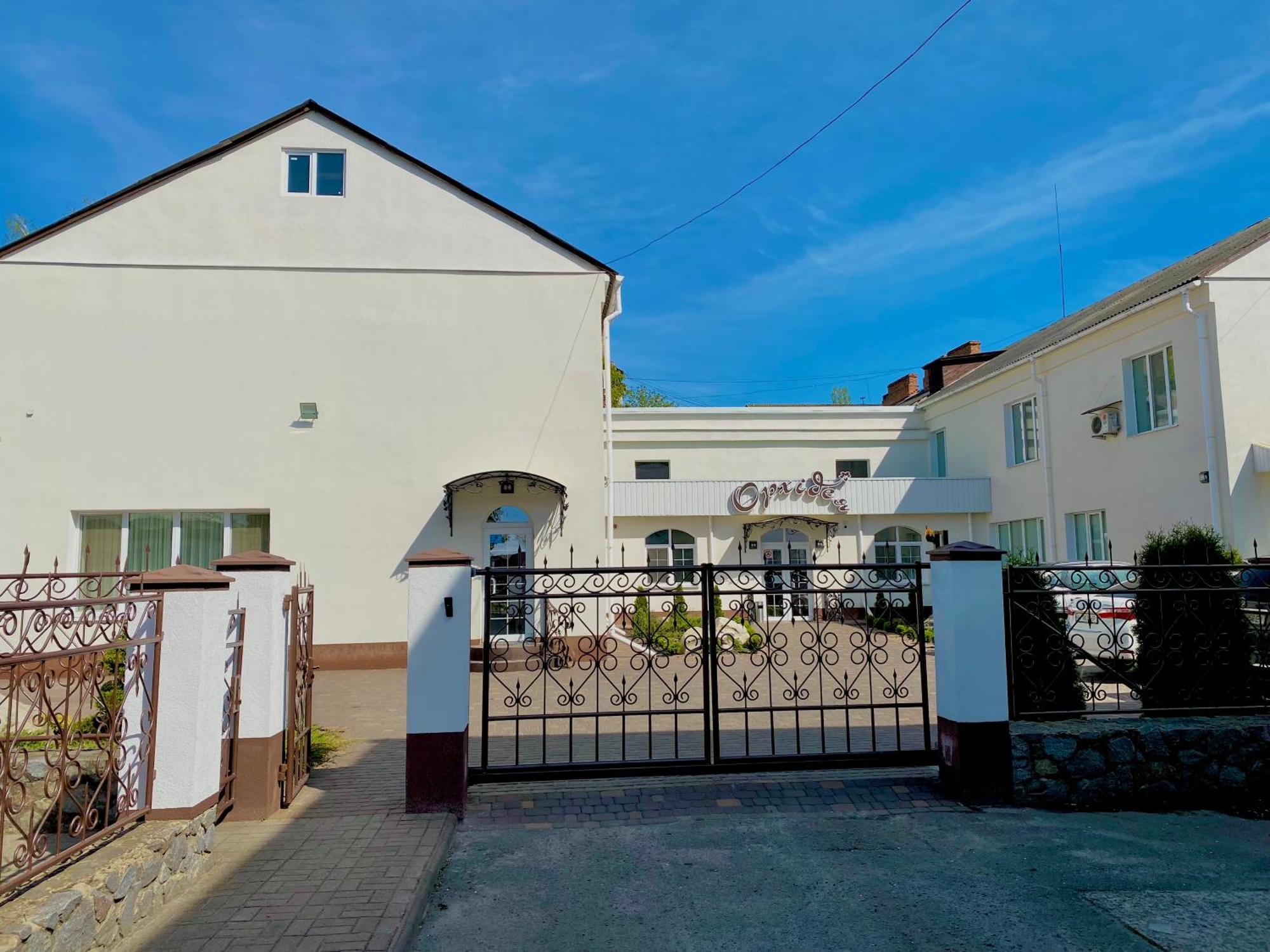 Орхідея Hotel Romny Ngoại thất bức ảnh