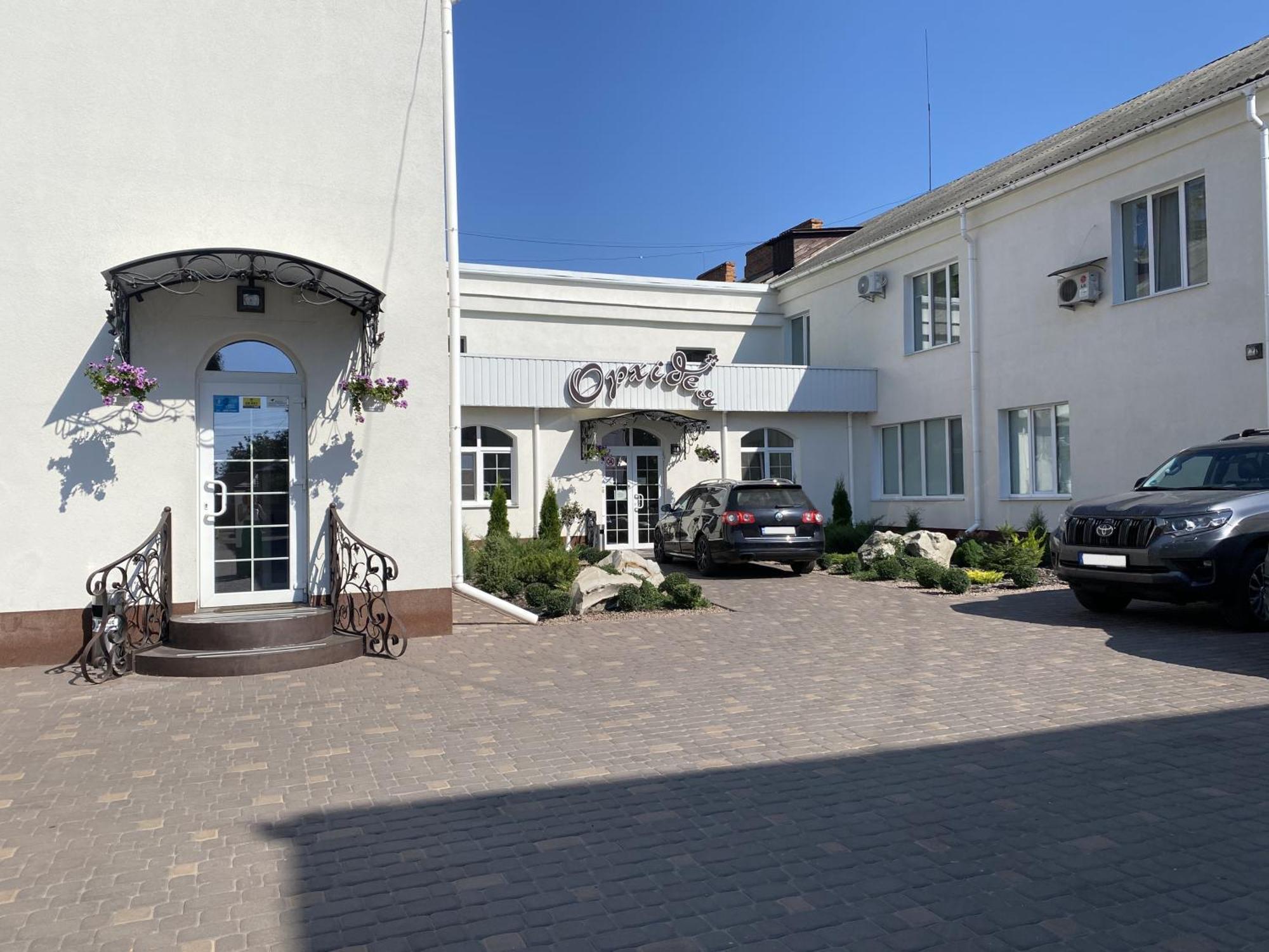 Орхідея Hotel Romny Ngoại thất bức ảnh