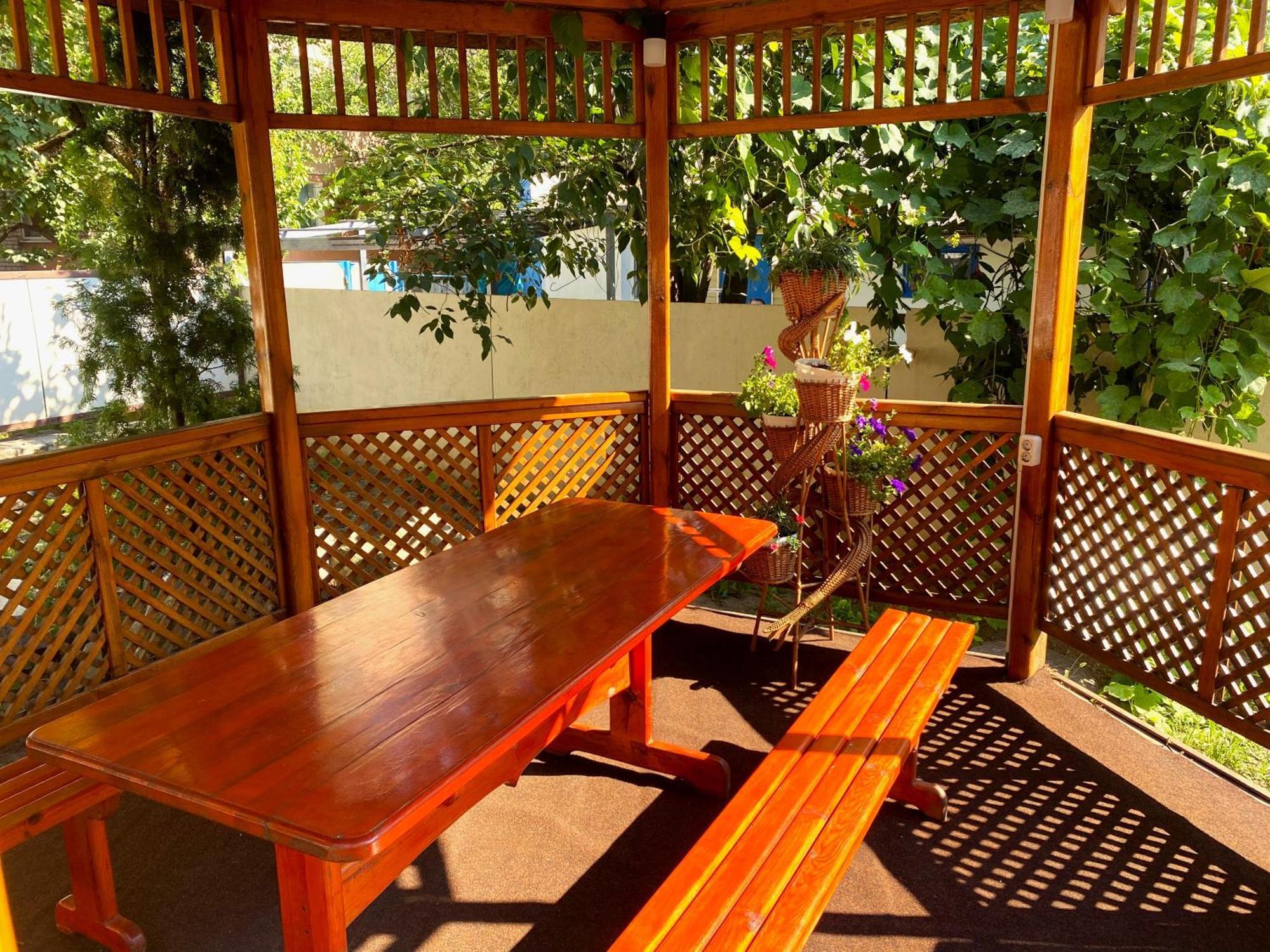 Орхідея Hotel Romny Ngoại thất bức ảnh