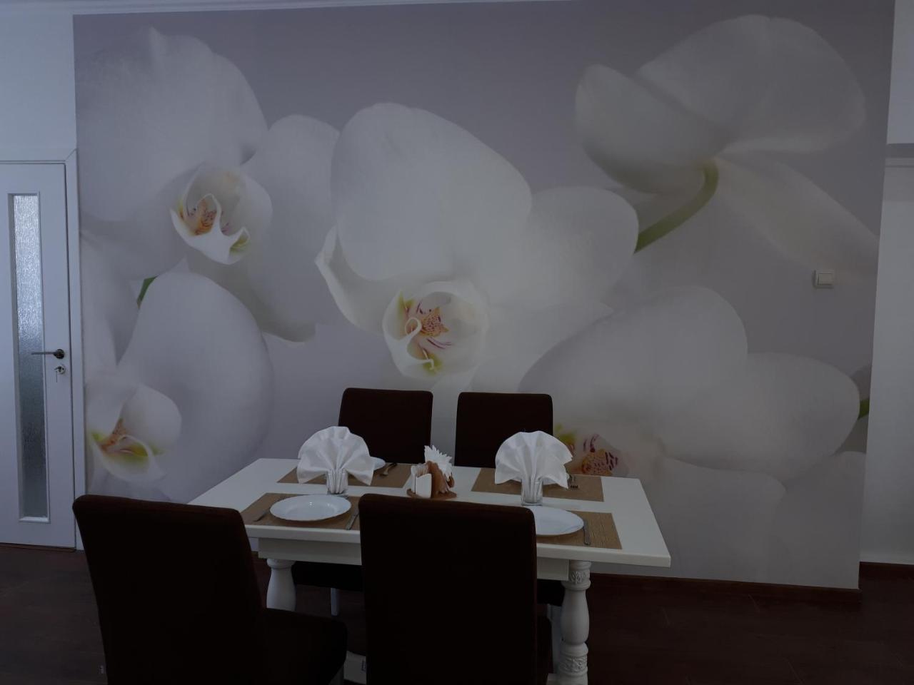 Орхідея Hotel Romny Ngoại thất bức ảnh