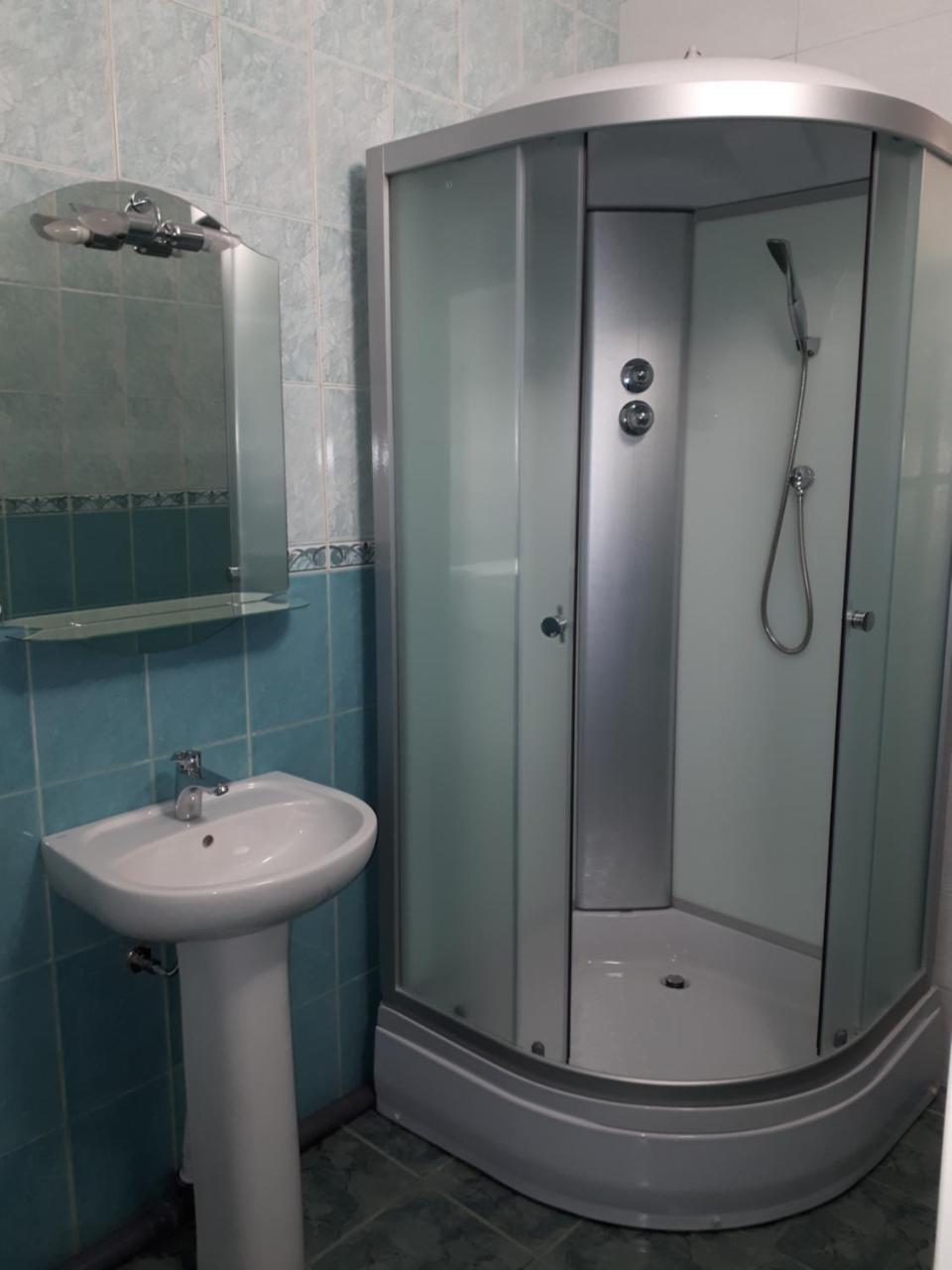 Орхідея Hotel Romny Ngoại thất bức ảnh