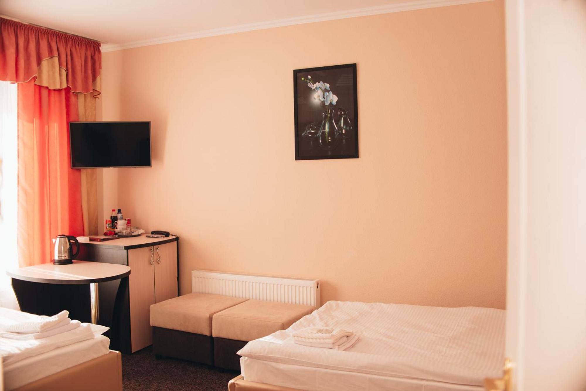 Орхідея Hotel Romny Ngoại thất bức ảnh