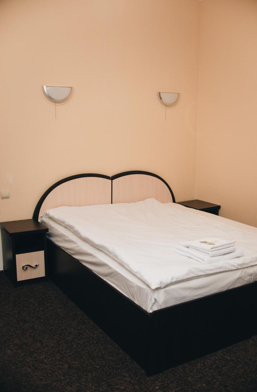 Орхідея Hotel Romny Ngoại thất bức ảnh