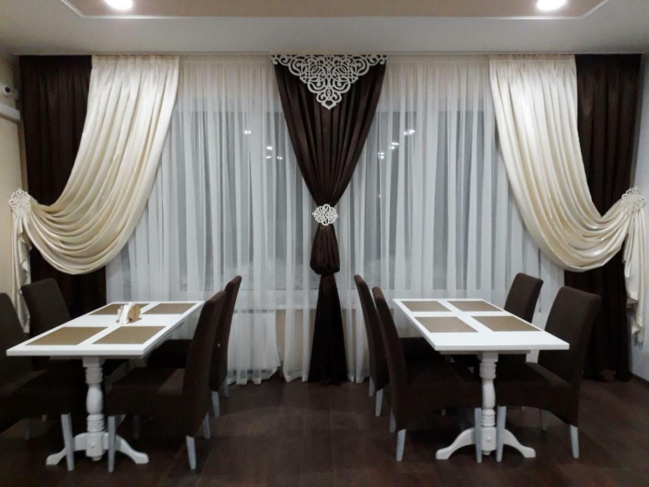 Орхідея Hotel Romny Ngoại thất bức ảnh